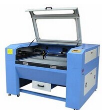 民升資訊：激光雕刻機(jī)在鞋業(yè)都有那些應(yīng)用你知道嗎？